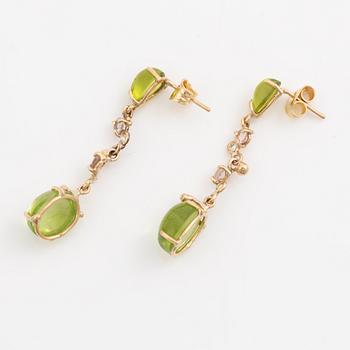 Earrings, Mandelstam, 18K gold set with cabochon-cut peridots, tourmalines, and brilliant-cut diamonds.