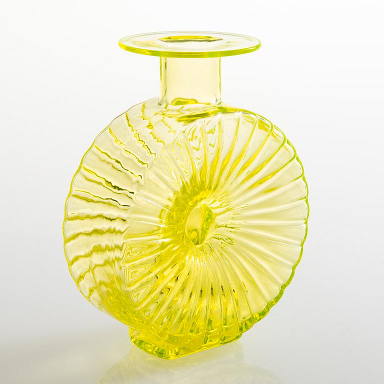 HELENA TYNELL, a 'Sun bottle' for Riihimäen Lasi Oy. In production 1964-1974.