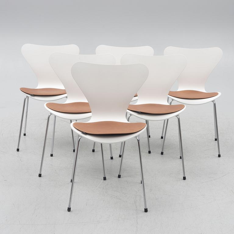 Arne Jacobsen, six chairs, "The Seven", Fritz Hansen, 2018.