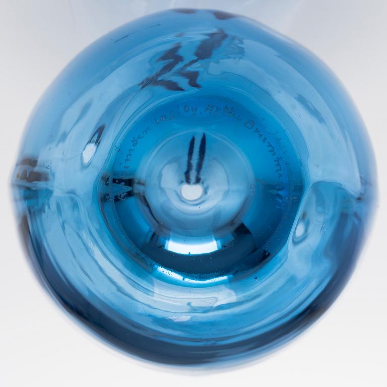 ARTTU BRUMMER, A VASE. Signed Arttu Brummer, Riihimäen Lasi Oy.