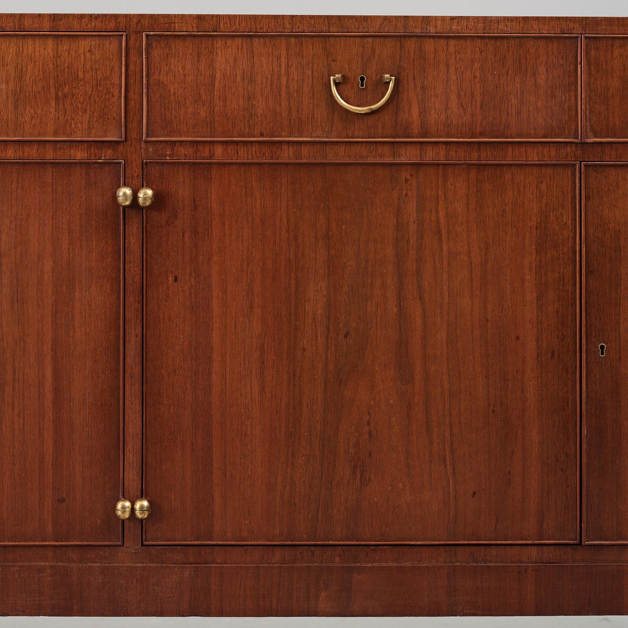 Josef Frank, sideboard, modell "730", Firma Svenskt Tenn, 1930-40-tal.