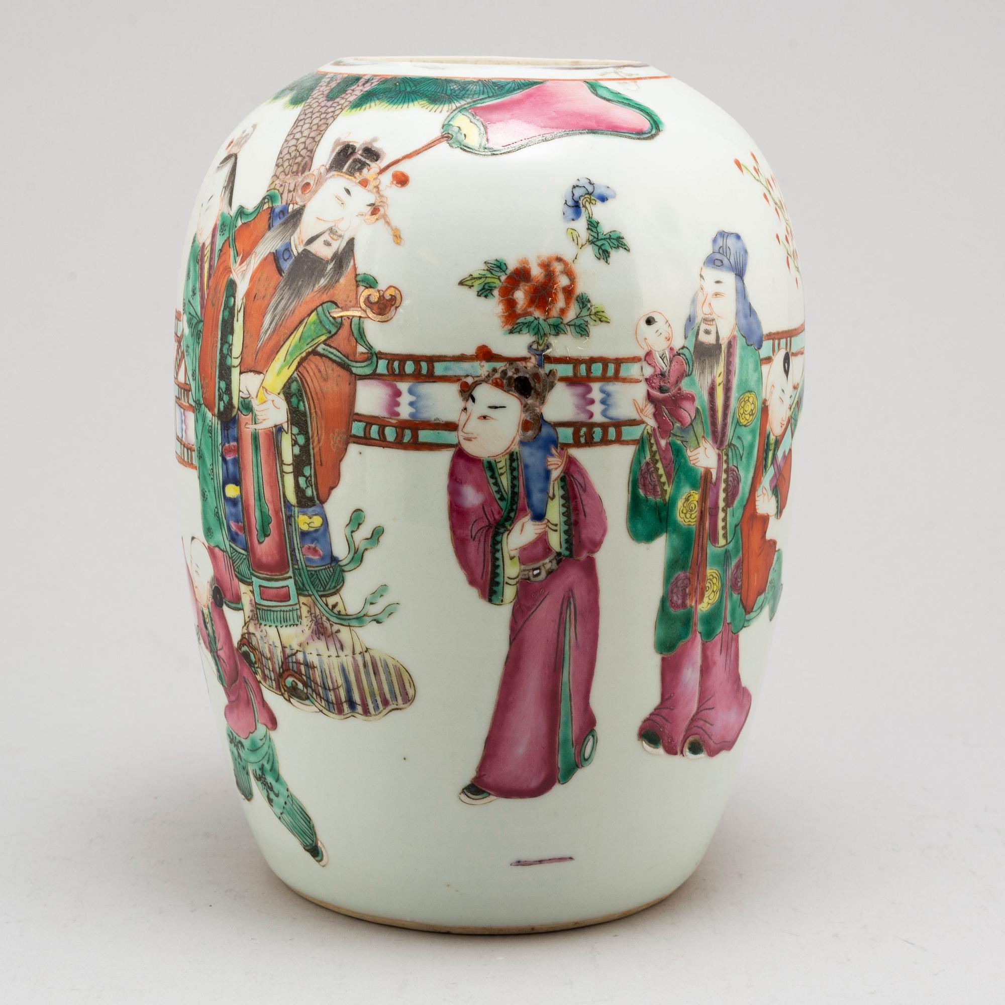 KRUKA, porslin. Kina, Sen Qing omkring 1900.