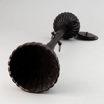 Ljushållare, brons. Japan, 1900-tal.