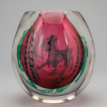 VAS, glas, Ulrica Hydman-Vallien, Kosta Boda Åfors, sign o numrerad 310873063.