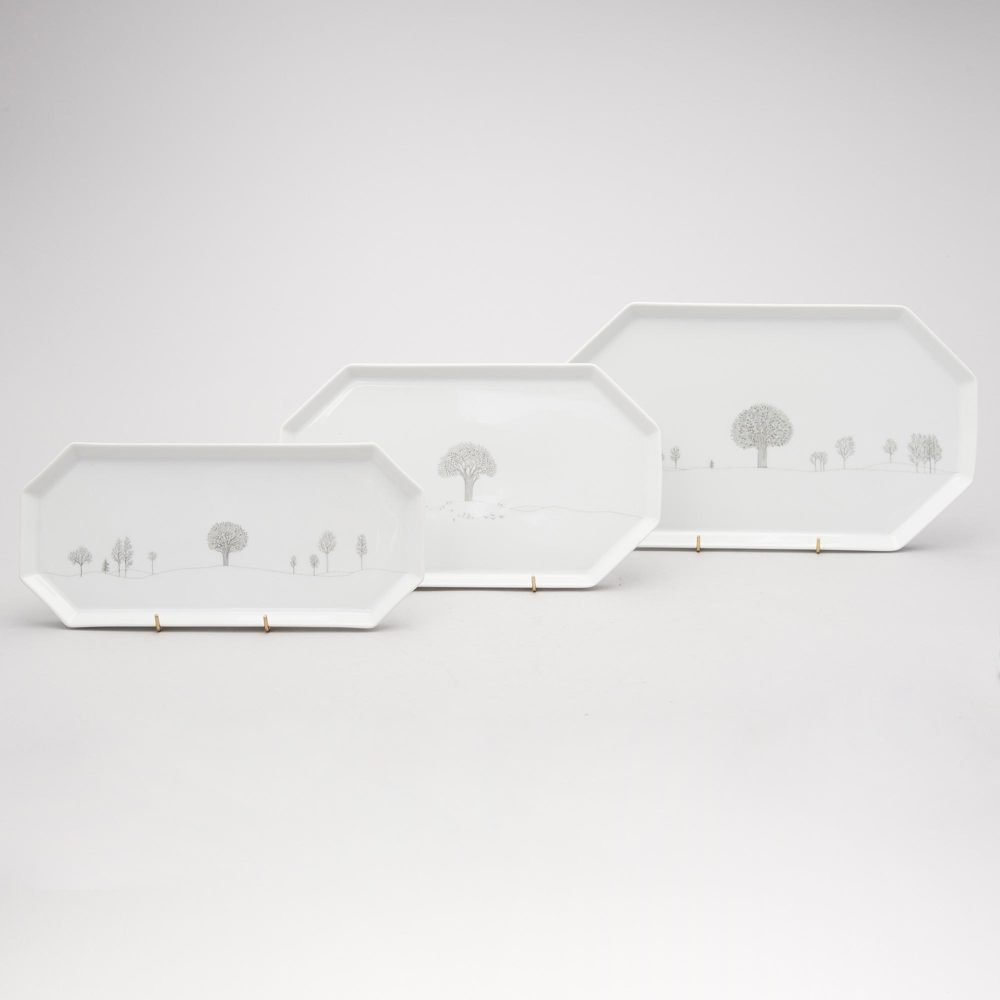 A 53 piece "Winterreise" & "Polygon"  dinner/coffee set by Rut Bryk and Tapio Wirkkala for Rosenthal. Late 20th century.