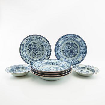 Deep plates 6 pcs and berry plates 2 pcs China Qianlong (1736-95) porcelain.