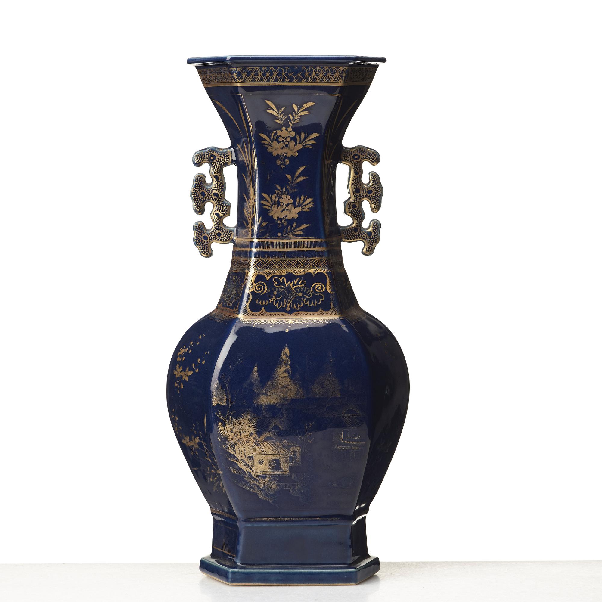 A powder blue vase, Qing dynasty, 18th/19th Century.