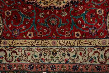 Matto, semi-antique Tabriz, signed ca 335,5 x 256,5 - 261,5 cm.