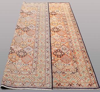 A RUG, Silke Kashmir, 274 x 182 cm.