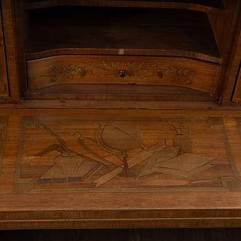 Skrivbord med uppsats, gustaviansk stil, 1900-talets början.