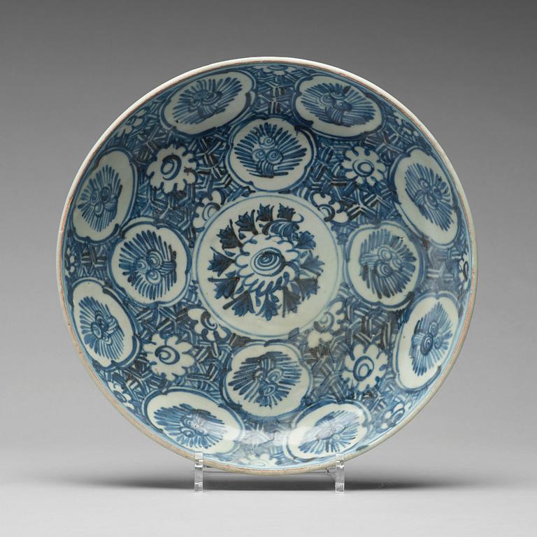 A blue and white dish, Ming dynasty (1368-1644).