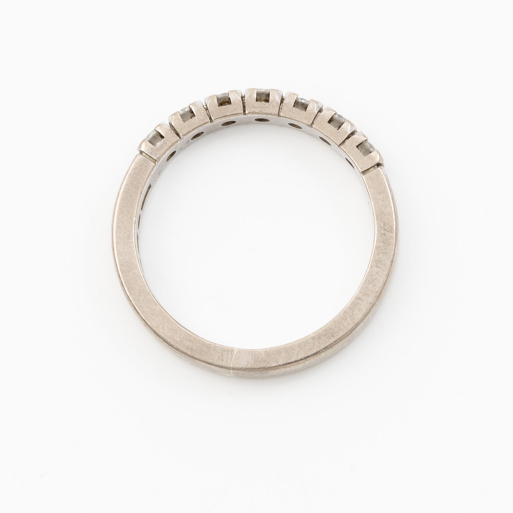 Ring, 18K white gold set with brilliant-cut diamonds, a total of 0.63 ct according to the engraving.