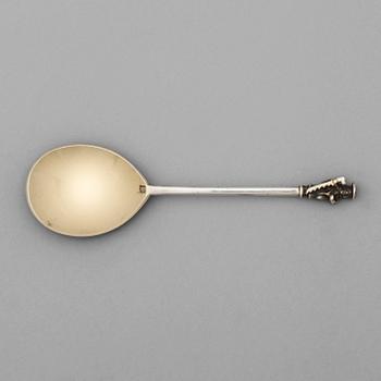 447. An English 16th century silver-gilt spoon, Laurence Gilberd, Colchester.