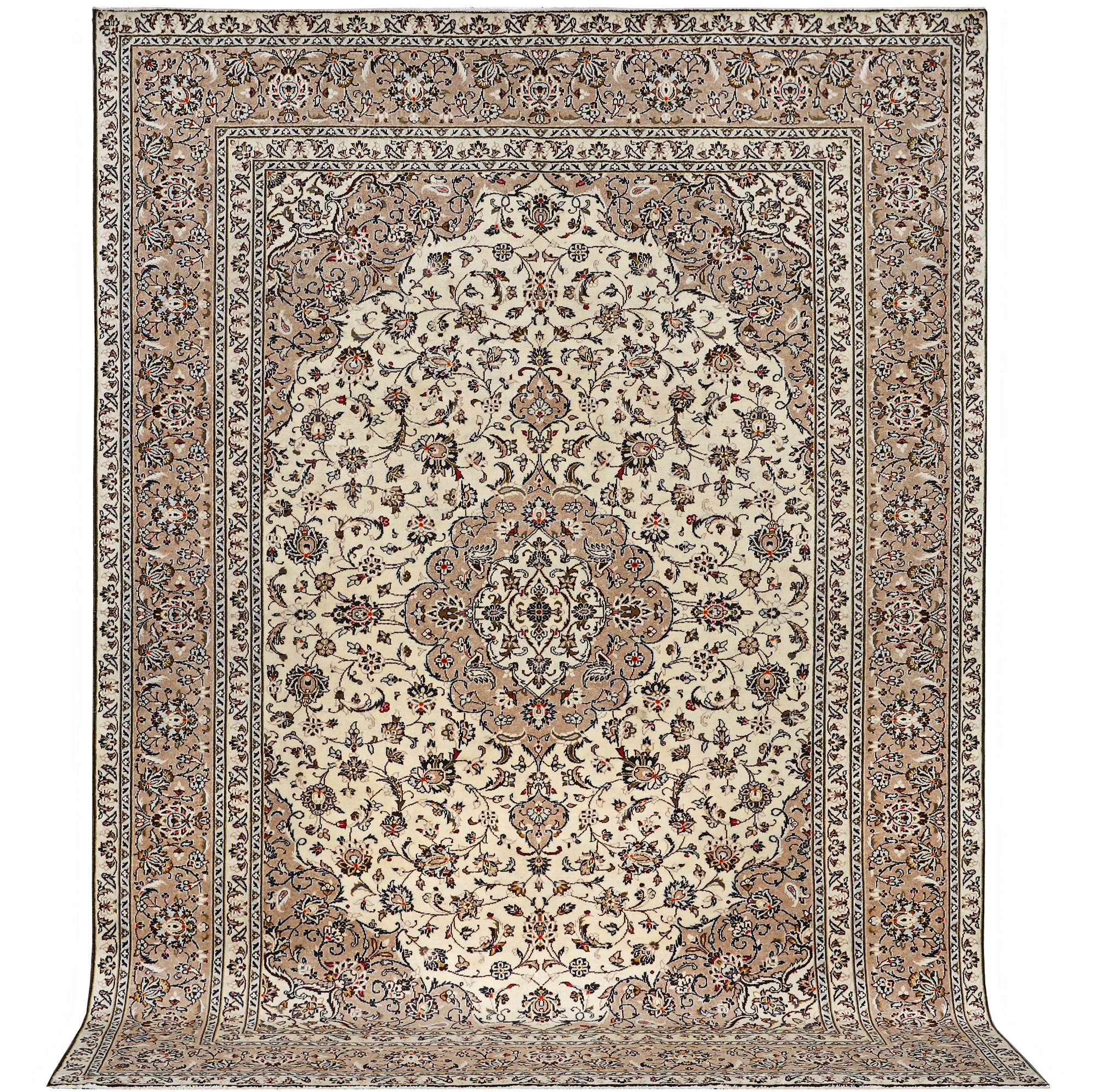 A carpet, Kashan, ca 341 x 240 cm.