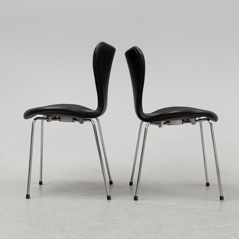 Arne Jacobsen, a set of six "Sjuan" chairs for Fritz Hansen, Denmark.