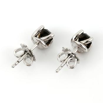 ÖRHÄNGEN, enstensörhängen, ett par, 14K vitguld med rosenslipade svarta diamanter, tot ca 0,72 ct. Vikt  2,40 g.