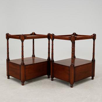 SÄNGBORD, ett par, engelsk stil, 1900-talets andra hälft.