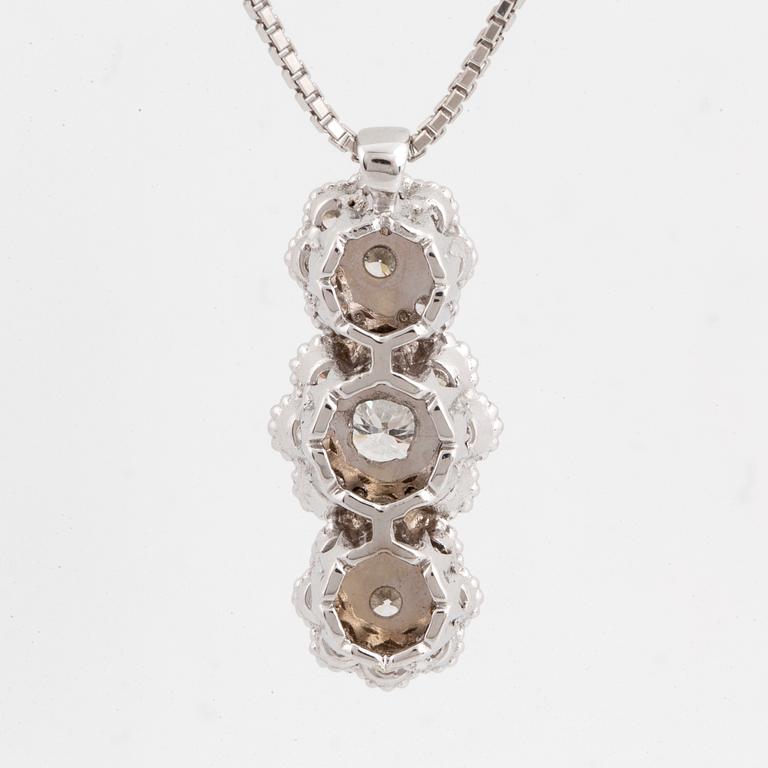 HÄNGE, med briljantslipade diamanter.