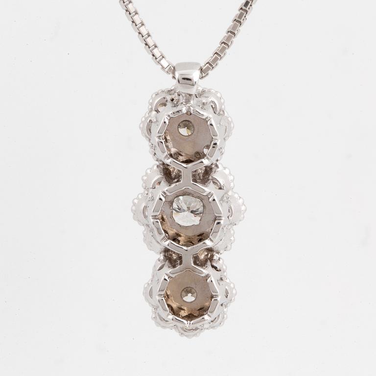 Brilliant-cut diamond pendant.