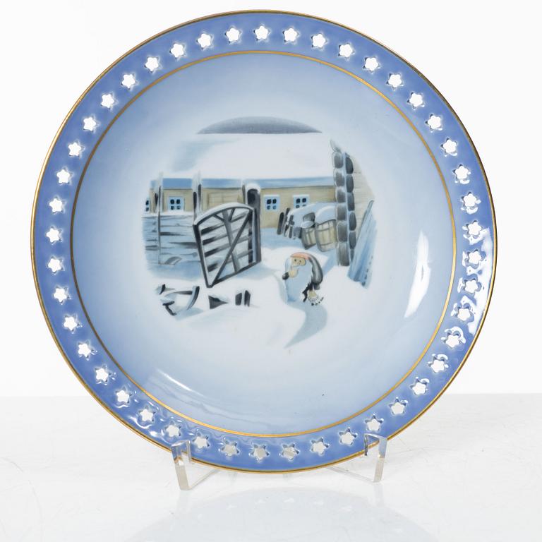 Harald Wiberg, a 26-piece Christmas service, Bing & Grøndahl, Denmark.