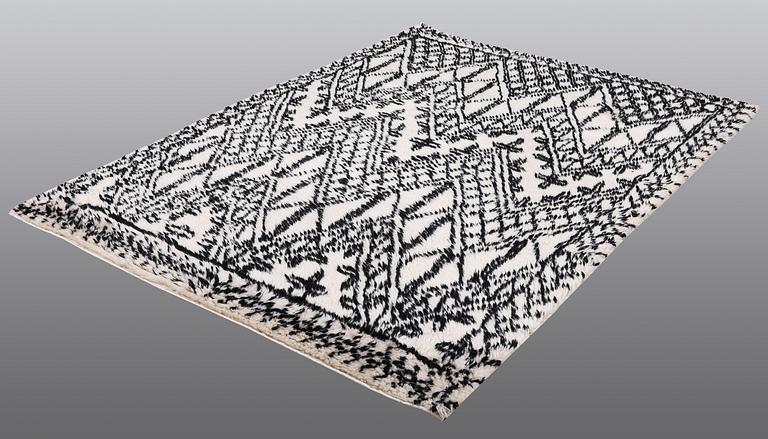 A RUG, oriental, ca 240 x 170 cm.