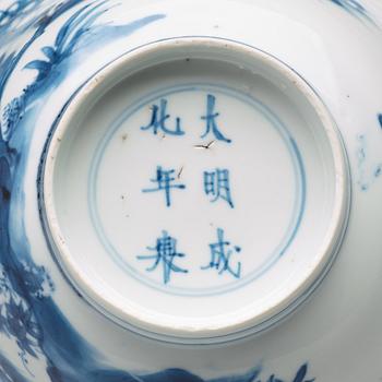 SKÅL, porslin. Qingdynastin, Kangxi (1662-1722). Med Chenghuas märke.