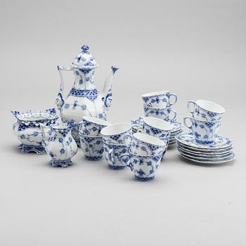 DINNERWARE, 15 pieces, "Musselmalet", Royal Copenhagen.