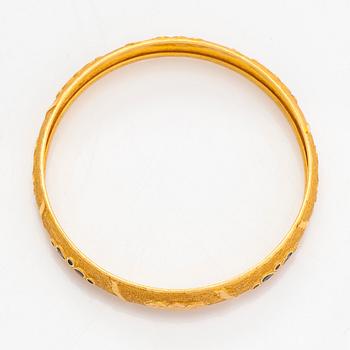 Rannekoru, 22K kultaa ja emalia, Arabiemiraatit.