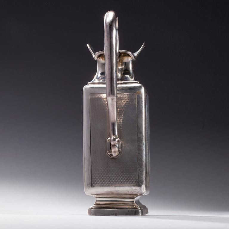 KANNA, silver 950, J. Aimé, Frankrike efter 1838. Vikt 555,8 g.