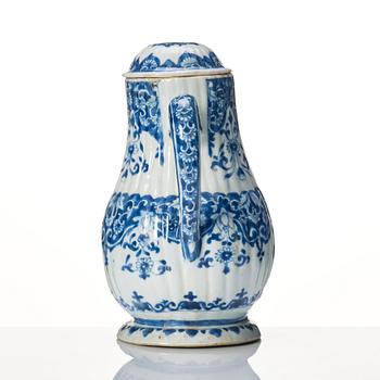 A blue and white 'Rouen pattern' ewer with cover, Qing dynasty, Kangxi (1662-1722).