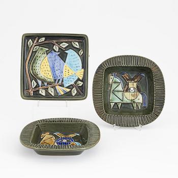Lisa Larson, a group of three stoneware wall reliefs and two ashtrays, Gustavsberg.
