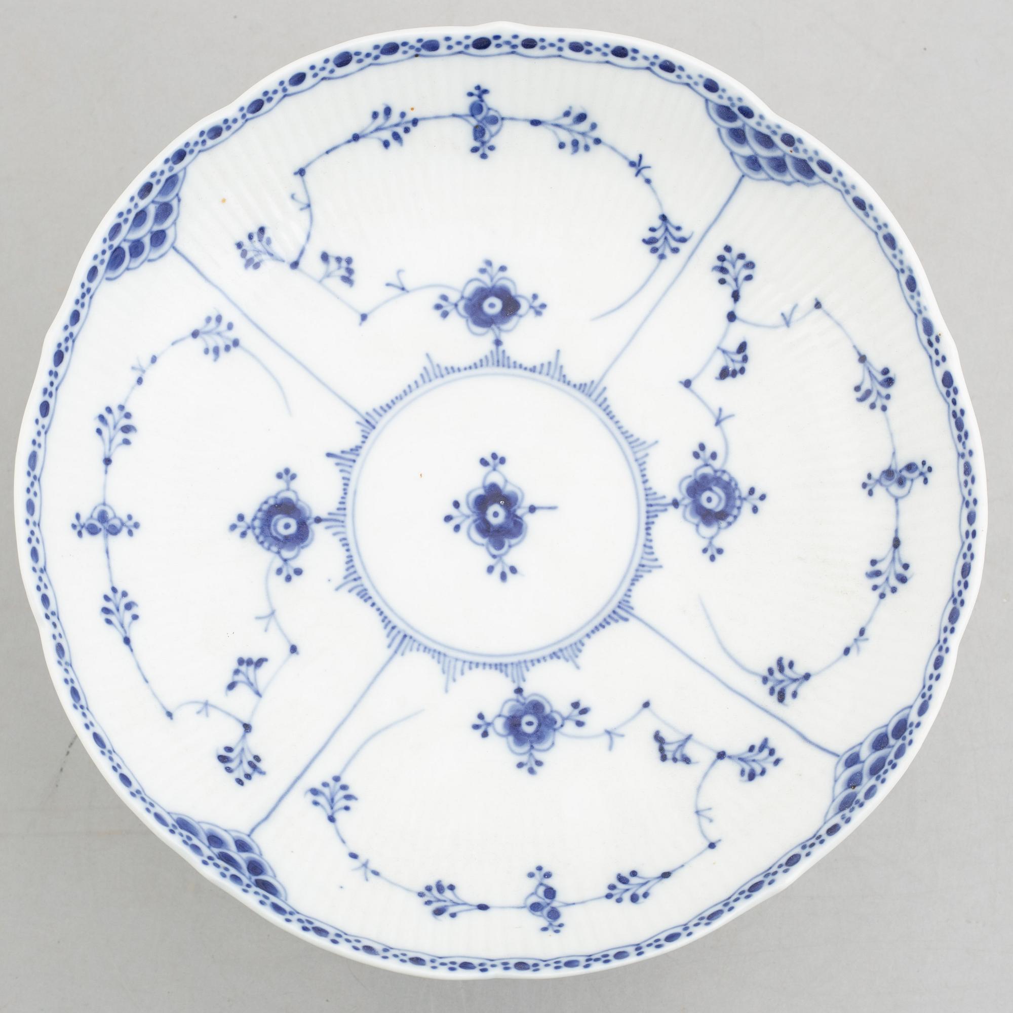 A 'Blue Fluted Half Lace' / 'Musselmalet' porcelain centerpiece dish, Royal Copenhagen, model 710, early 20th century.