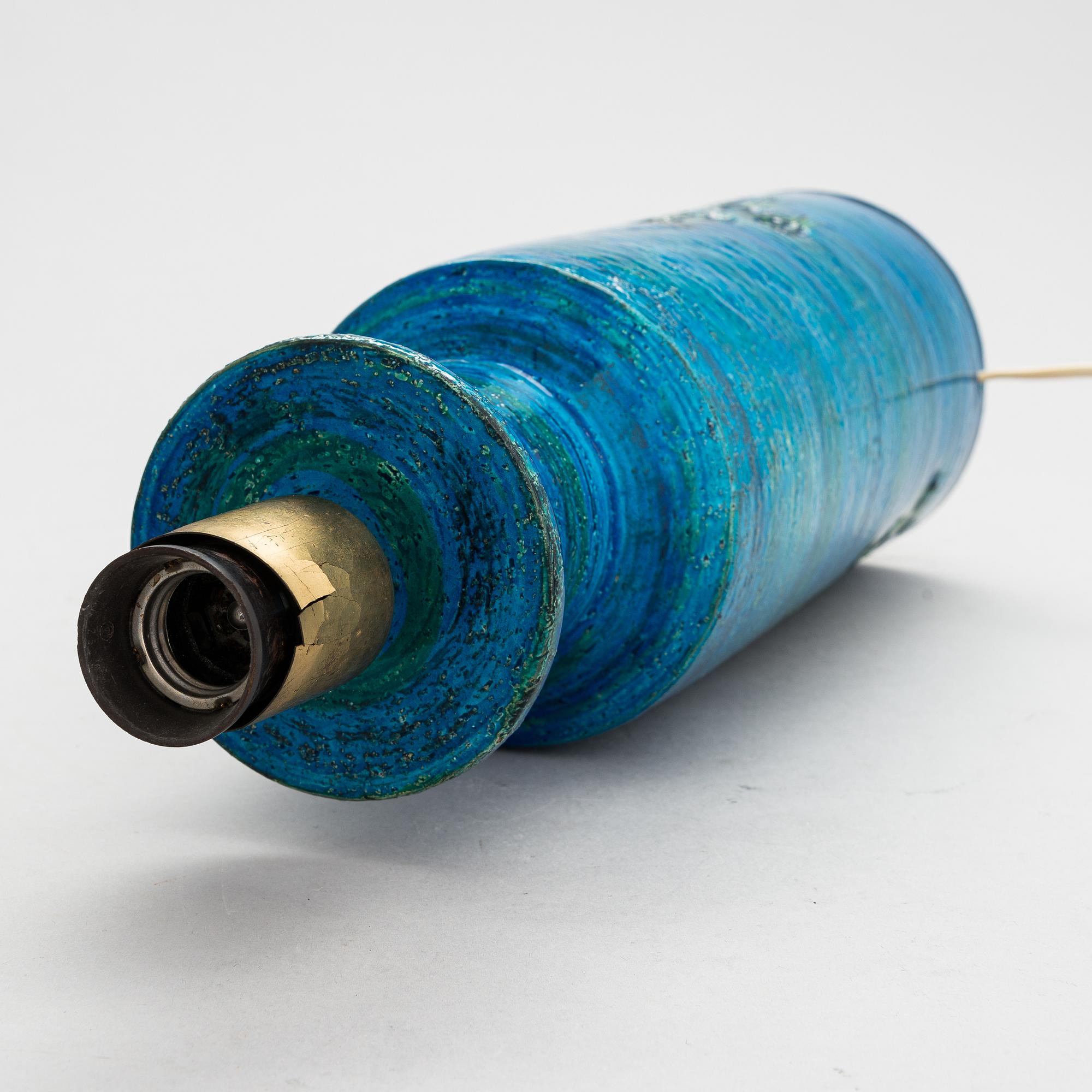 Aldo Londi, Pöytävalaisin ja maljoja, 3 kpl, keramiikkaa, "Rimini blu", Bitossi, Italia, 1900-luvun puoliväli.