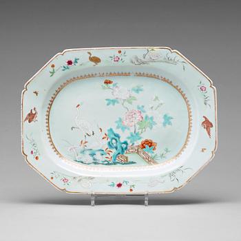 716. A famille rose serving dish, Qing dynasty, Qianlong (1736-95).