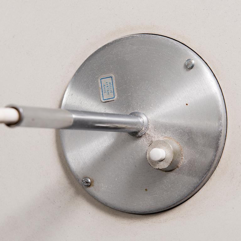 TAKLAMPA, "Bumlingen", Anders Pehrson, Ateljé Lyktan, 1900-talets senare hälft. Totalhöjd ca 148 cm.