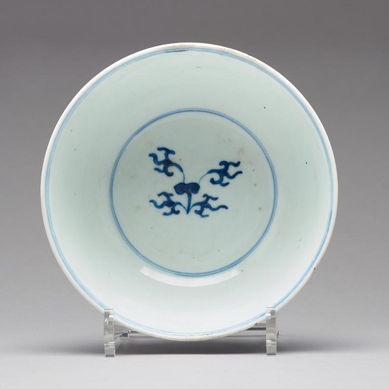 A blue and white bowl, Qing dynasty, early 18th Century.