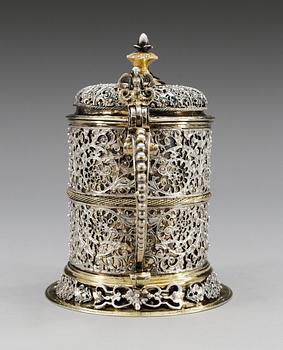 DRYCKESKANNA, otydlig stämpel på lockkanten, Tyskland 1600-talets början, omstämplad av Niclas Fernlöf, Karlstad 1751.