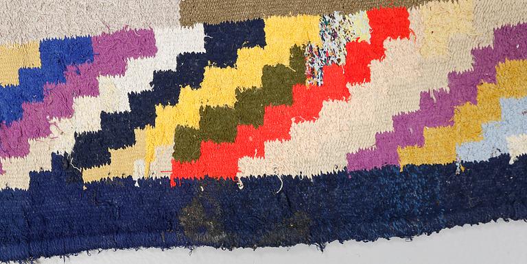 MATTA, modern tillverkning, ca 350 x 120 cm.