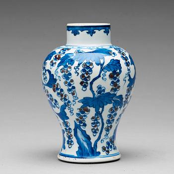 724. A blue and white and iron red vase, Qing dynasty, Kangxi (1662-1722).