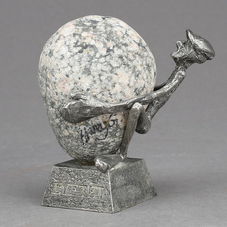 HENRY GUSTAFSSON, skulptur, "Lyftet", tenn och sten, 1980.