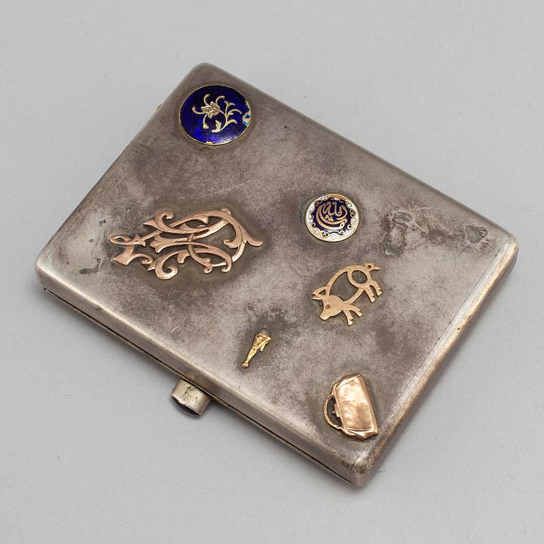 A Russian 20th century parcel-gilt cigarette-case, unidentified makers mark, St. Petersburg 1908-1917.