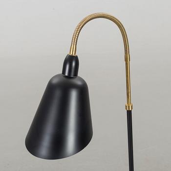 ARNE JACOBSEN golvlampa "Bellevue AJ-7", Arne Jacobsen & Tradition 2000-tal.