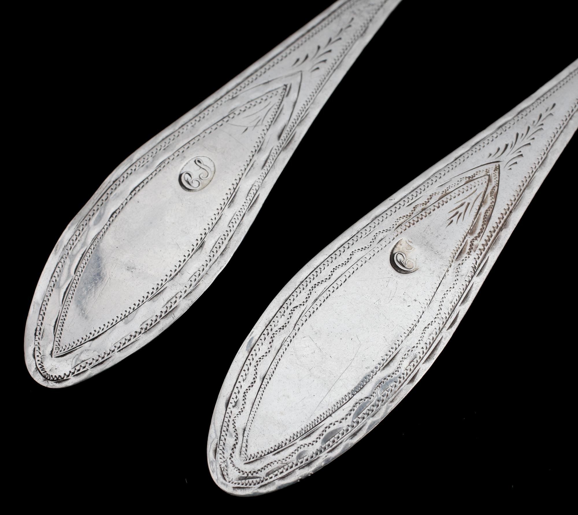 SKEDAR, ett par, silver, 1797. Otydl. stadsstämpel och mästarstämpel. Tot. vikt. 117 g.