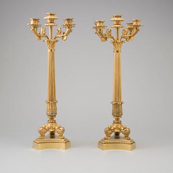 KANDELABRAR, ett par, förgylld brons, senempire, 1800-talets mitt.