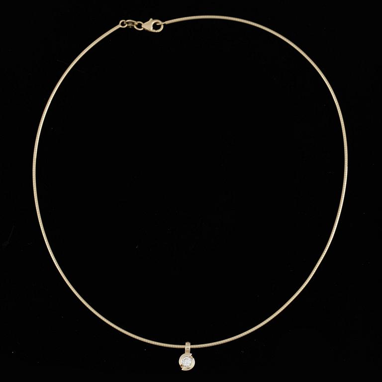 COLLIER, 18k guld med briljantslipad diamant ca 0,35 ct. Vikt ca 8,7 gram.