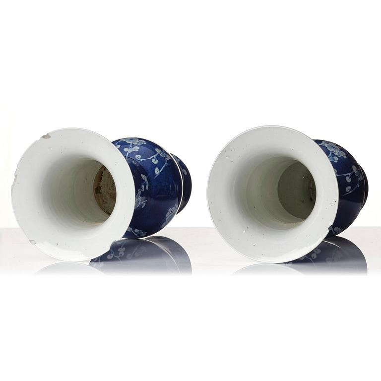 A pair of blue and white 'yen yen' vases, Qing dynasty, 19th century.