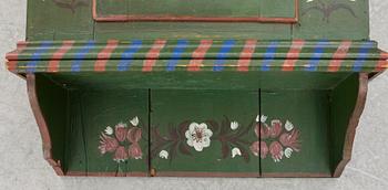 Hängskåp, allmoge, 1800-tal.