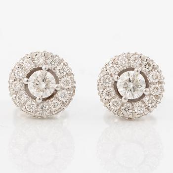 Örhängen med briljantslipade diamanter, totalt 0,86 ct.