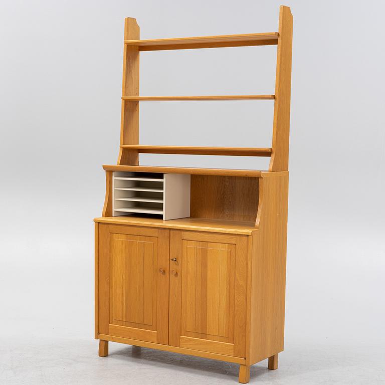 Carl Malmsten, a oak 'Visingsö' bookcase/cabinet, second half of the 20th Century.