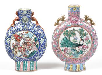 PILGRIMSKRUS, 2 st, porslin, Kina, 1800-tal.
